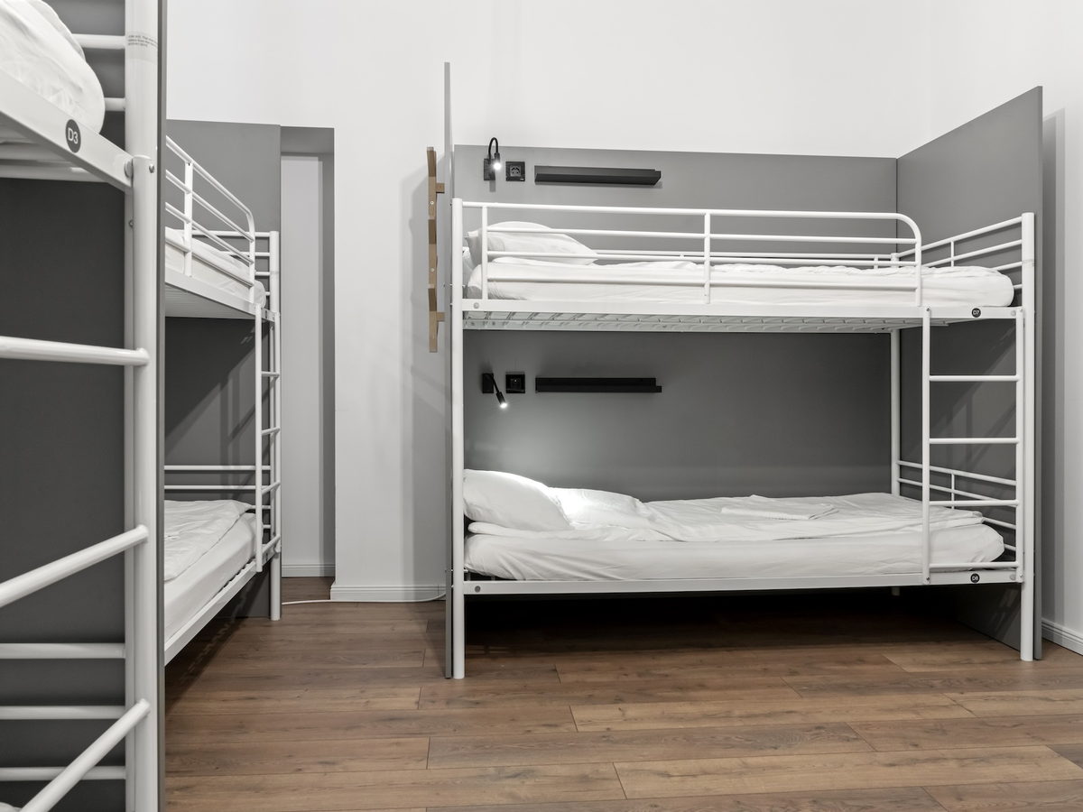 14-bed mixed dorm