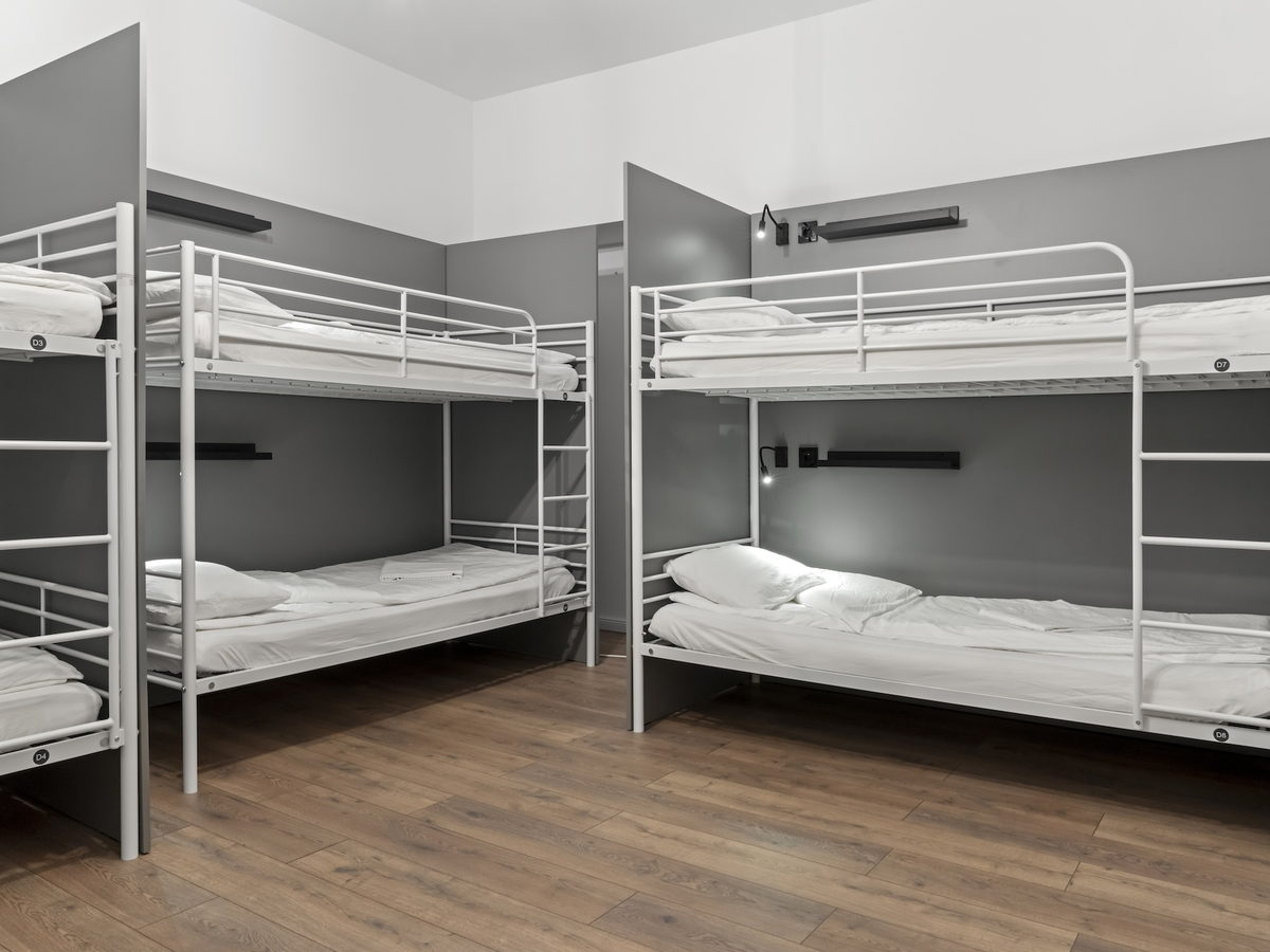 8-bed mixed dorm