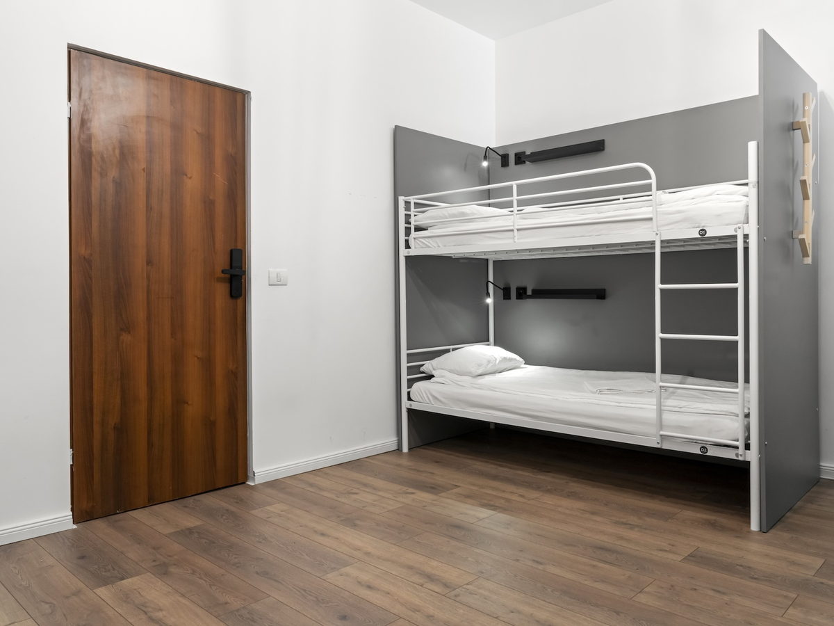 14-bed women-only dorm
